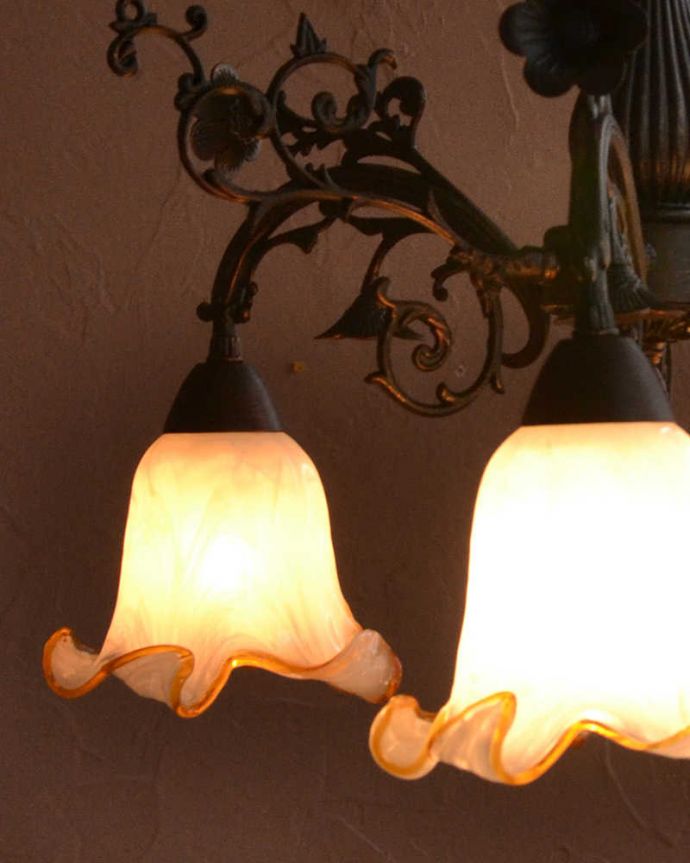 シャンデリア　照明・ライティング　アンティーク風のシェード付きシャンデリア(3灯)（Ｅ17電球付）。。(cr-522)