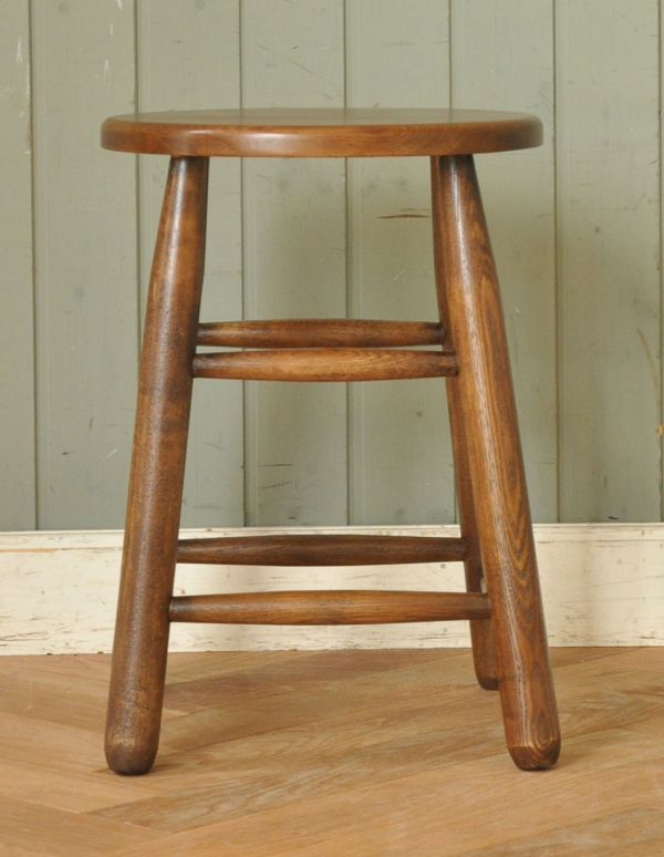 アンティーク風の椅子　アンティーク風　アンティーク風 スツール。持ち運びにも便利ですよ。(y-104-c)