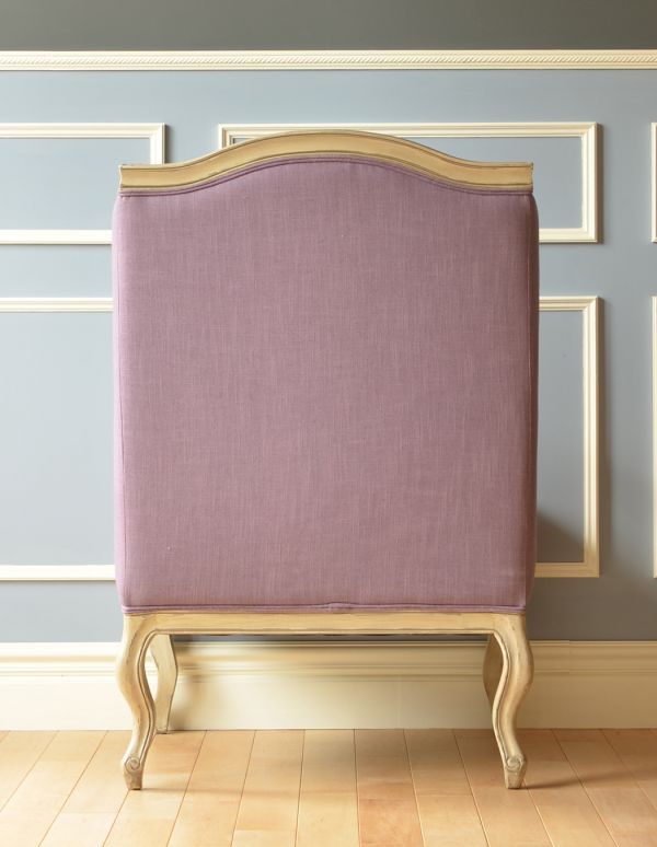 アンティーク風の椅子　アンティーク風　アンティーク風のルイウィングアームチェア。流行を追わずに長く使えるデザイン。(y-112-c)