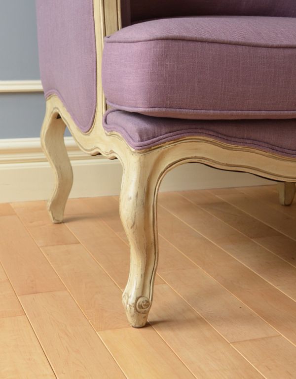アンティーク風の椅子　アンティーク風　アンティーク風のルイウィングアームチェア。安定感のある脚です。(y-112-c)