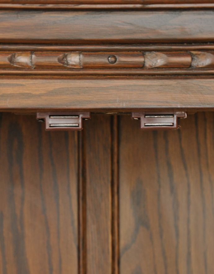 オールドチャーム　アンティーク風　ステンドグラス扉の木製アンティーク風家具、オールドチャームのブックケース（本棚）。それぞれの扉にマグネットがついています。(y-126-f)