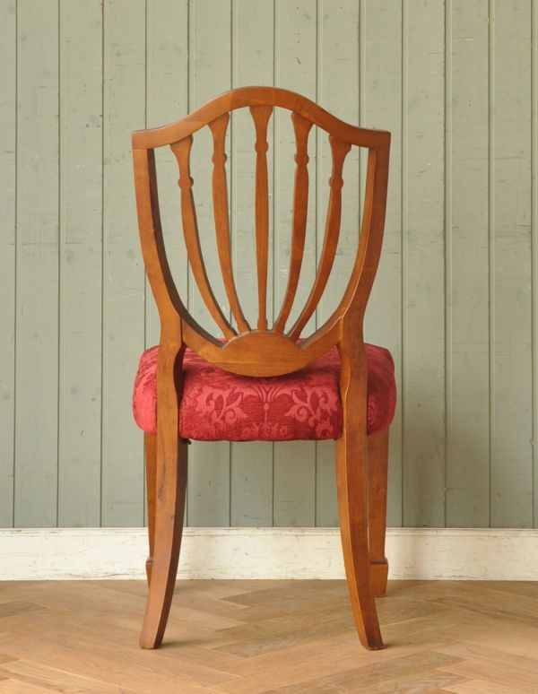 アンティーク風の椅子　アンティーク風　アンティーク風のサイドチェア。後姿も美しく長く使って頂けます。(y-127-c)