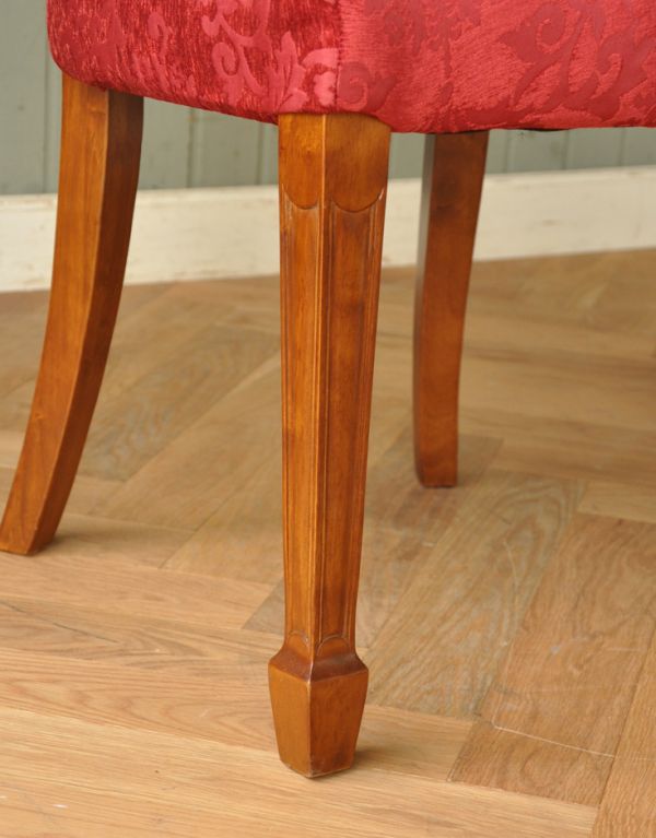 アンティーク風の椅子　アンティーク風　アンティーク風のサイドチェア。安定感のある脚です。(y-127-c)