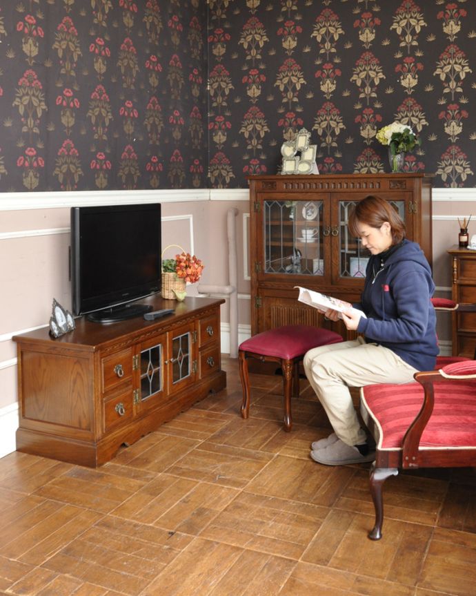 オールドチャーム　アンティーク風　テレビボードにピッタリのアンティーク調家具、オールドチャームのサイドボード（テレビ台、W1200）。。(y-131-f)