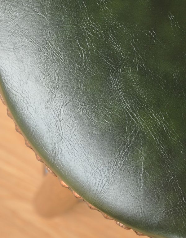 アンティーク風の椅子　アンティーク風　英国スタイルのクッション付、アンティーク風 スツール（緑）。アンティーク風の仕上がりです。(y-110-c)