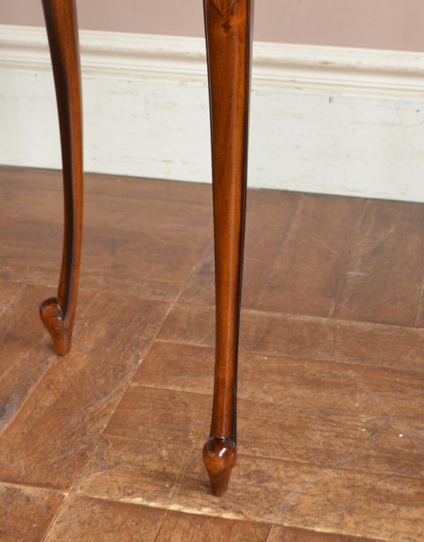 アンティーク風のテーブル　アンティーク風　アンティーク風 コンソール テーブル（Ｓ）。脚のデザインが細くてとってもキレイなんです。(y-144-f)