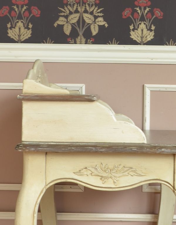 アンティーク風の家具　アンティーク風　お揃いのデスクとセットで使って欲しいアンティーク風のシェルフ。サイドから見ても美しいデザインです。(y-158-f)