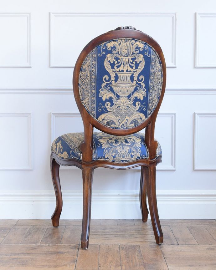 高貴なブルーの背もたれが美しいフレンチアンティーク風の椅子 Y 164 C アンティーク風
