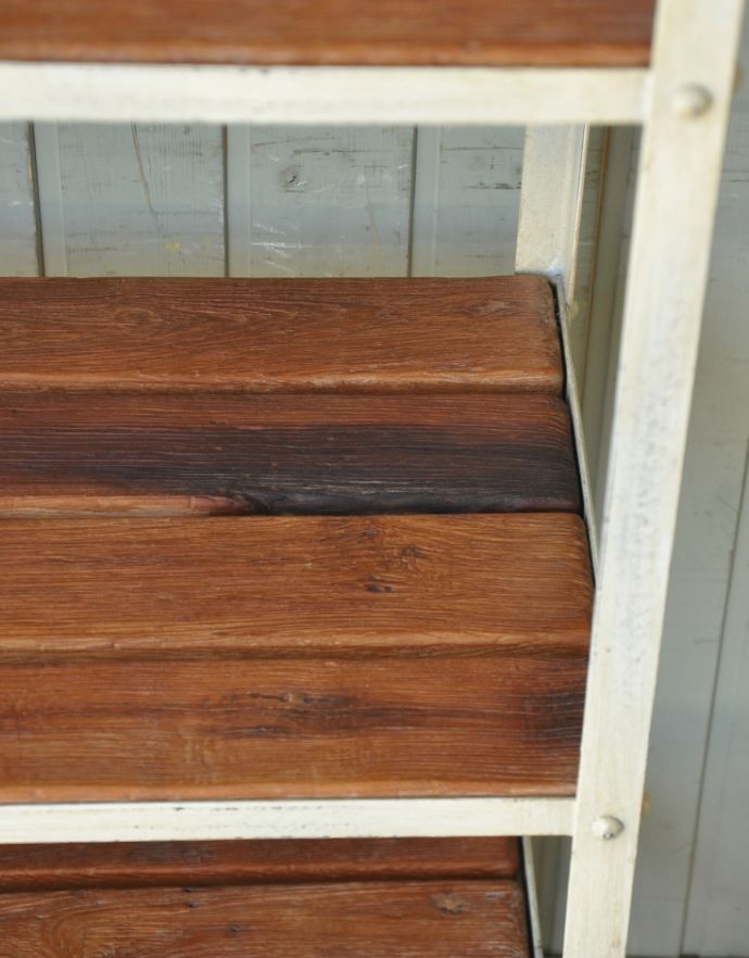 アンティーク風のキャビネット・チェスト　アンティーク風　アンティーク風オープンシェルフ。木製のすのこのような棚板です。(y-179-f)