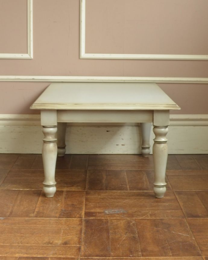 アンティーク風の家具　アンティーク風　フレンチシックなアンティーク風センターテーブル。横から見てもキレイです。(y-188-f)