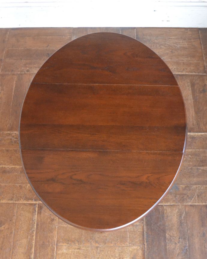 オールドチャーム　アンティーク風　英国スタイルのアンティーク風家具、オールドチャームのゲートレッグテーブル。木目もキレイです。(y-208-f)