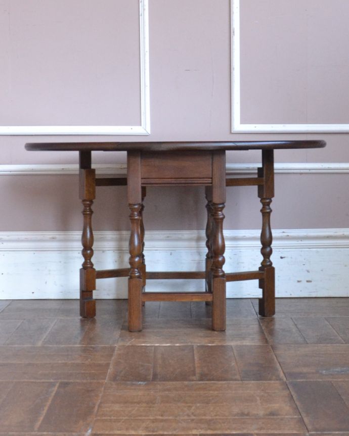 オールドチャーム　アンティーク風　英国スタイルのアンティーク風家具、オールドチャームのゲートレッグテーブル。品のあるオーク材の色合い。(y-208-f)