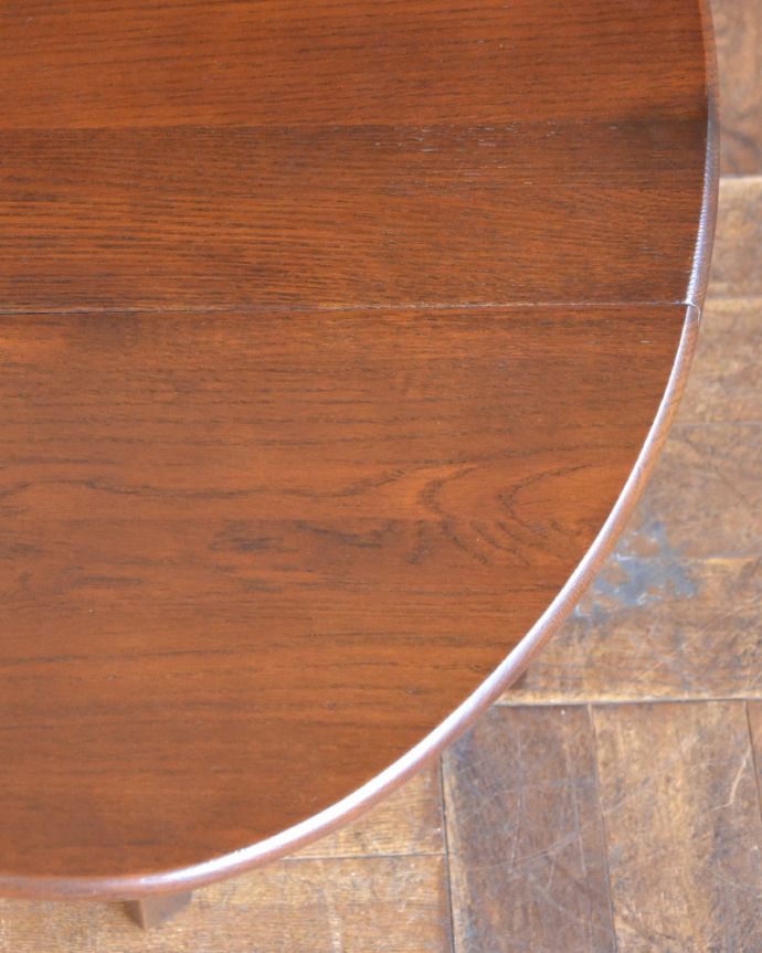 オールドチャーム　アンティーク風　英国スタイルのアンティーク風家具、オールドチャームのゲートレッグテーブル。オーク材の美しい木目が感じられます。(y-208-f)