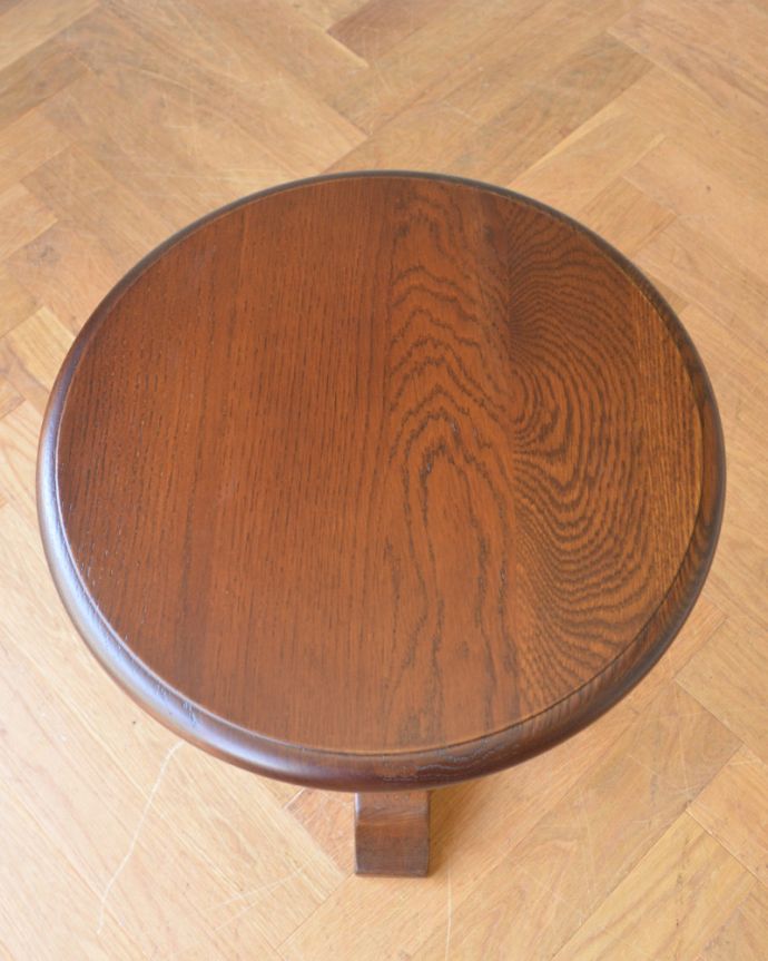 オールドチャーム　アンティーク風　英国スタイルに似合うアンティーク風家具、オールドチャームのワインテーブル。木目もキレイです。(y-209-f)