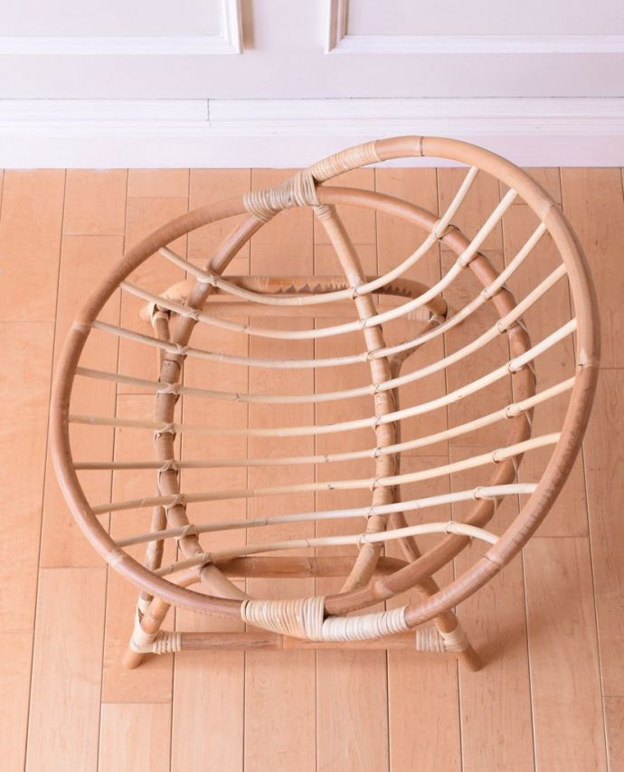 アンティーク風の椅子　アンティーク風　アンティーク風の可愛い椅子、ラタンのラウンドチェア。上から見ると･･･とっても可愛い丸い形。(y-214-c)