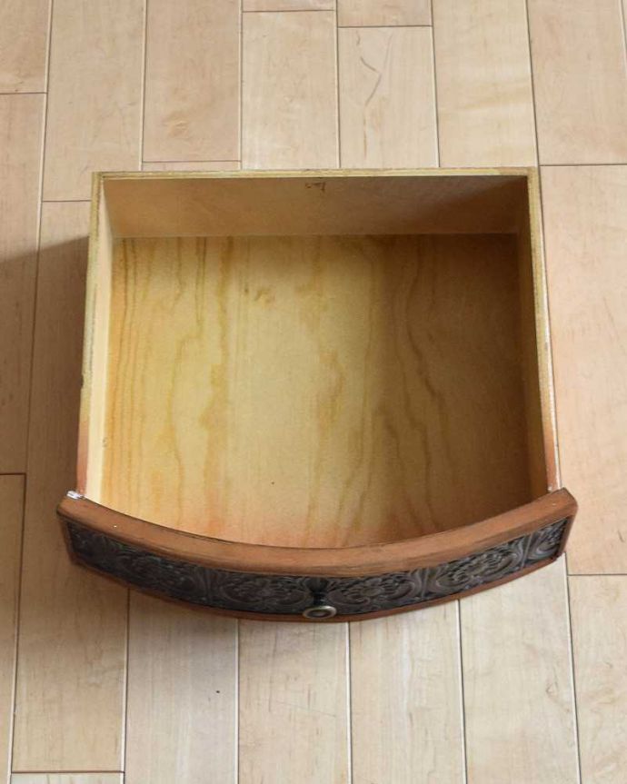 アンティーク風の家具　アンティーク風　アンティーク風木製コンソールテーブル（引き出し付き）。便利な引き出し付きちょっとした引き出しがあると、なんだか便利に使えちゃうんです。(y-225-f)
