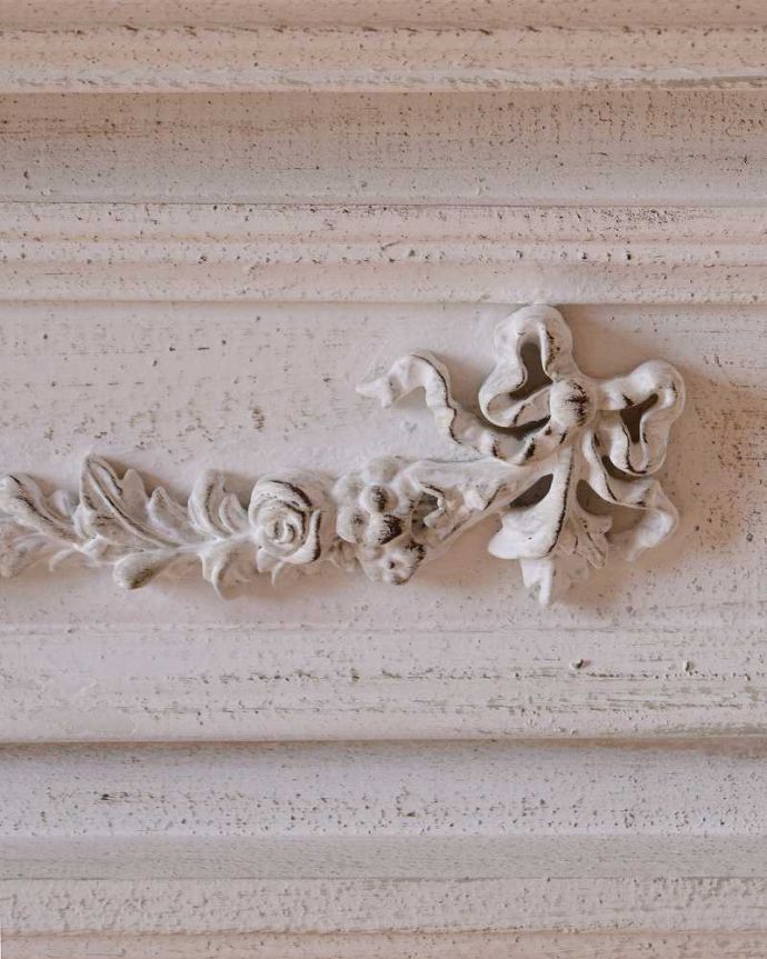 アンティーク風のインテリアアクセサリー　アンティーク風　マントルピース/コンソールテーブル。本格的な凝った装飾です。(y-242-f)