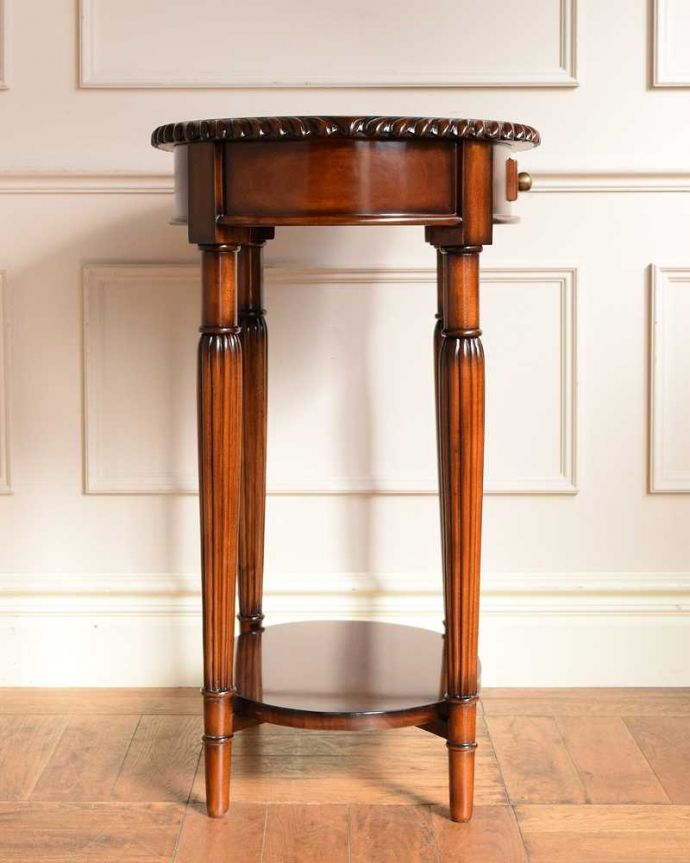 アンティーク風の優雅な家具、引き出し付きの英国風サイドテーブル (y