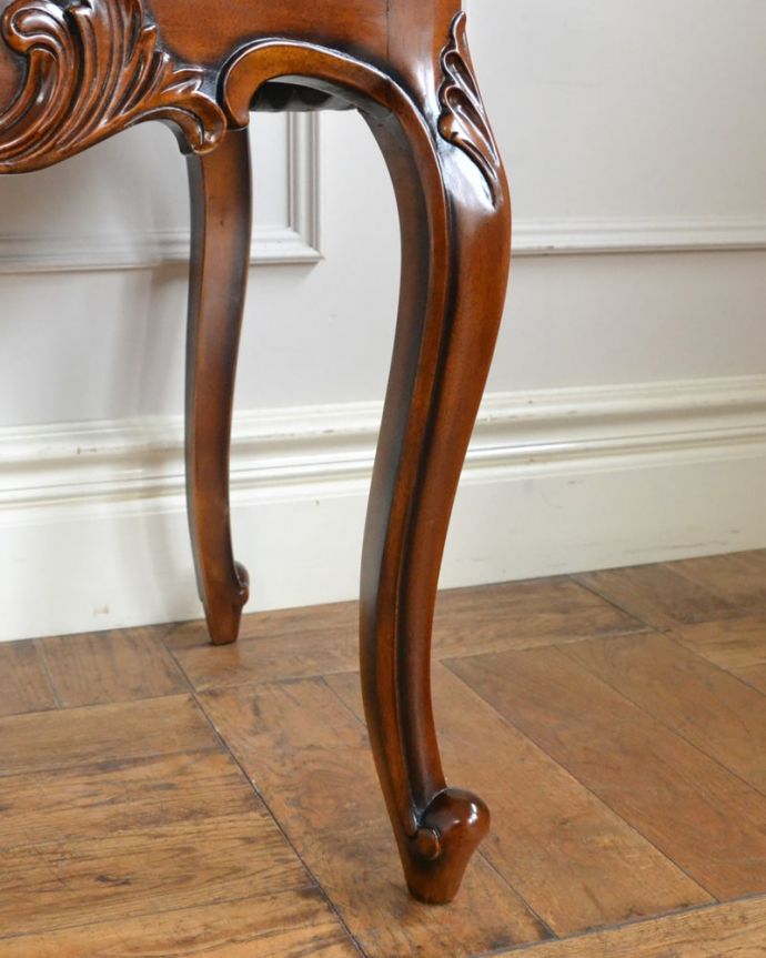 アンティーク調のサイドチェスト、猫脚の優雅なサイドテーブル(y-417-f 
