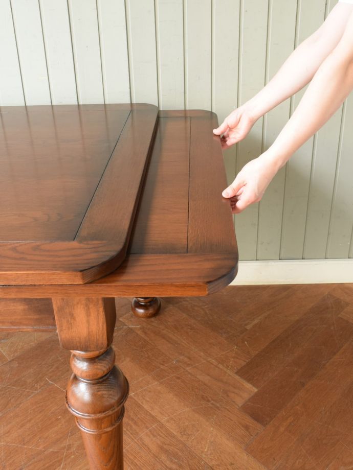 英国アンティーク調のテーブル、オーク材のおしゃれな伸張式のドロー