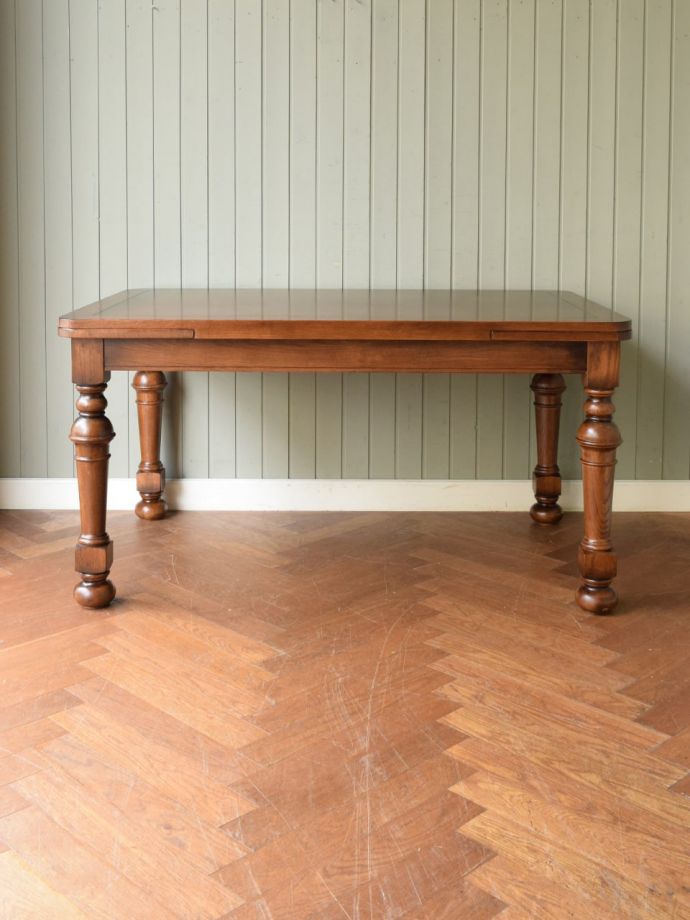 英国アンティーク調のテーブル、オーク材のおしゃれな伸張式のドロー 