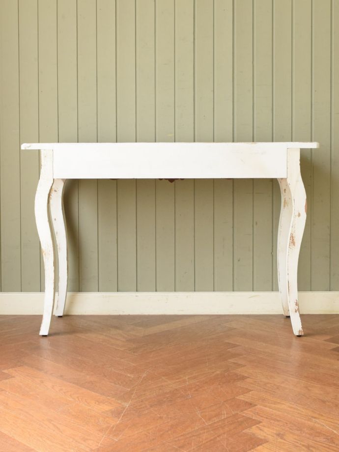 シャビーシックなフランスアンティーク調の家具、白いコンソールテーブル
