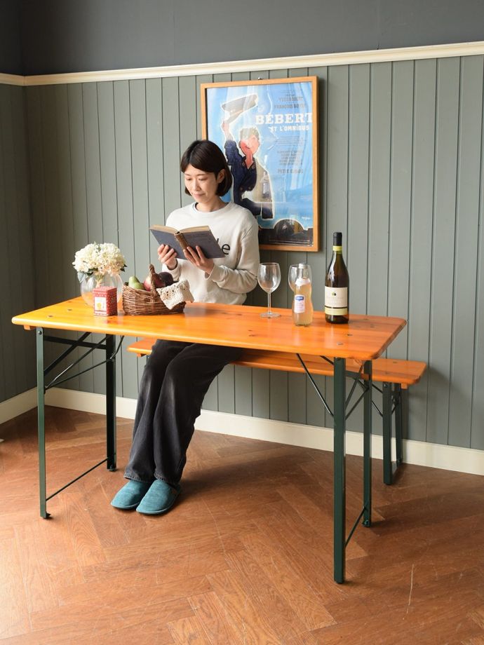折り畳み式のアンティーク風テーブル、おしゃれなガーデンテーブル（ビアテーブル）