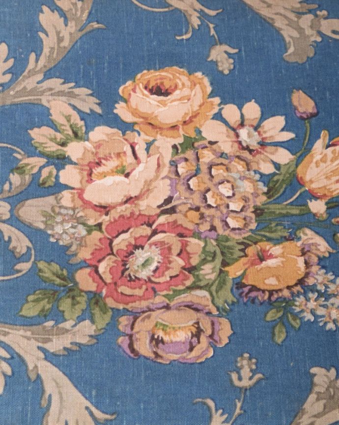 スツール・オットマン　アンティーク チェア　イギリスのアンティークチェア、マホガニー材の艶も美しい布張りアンティークスツール。張り地は、高級感のある絵画のようなお花の模様です。(z-027-c)