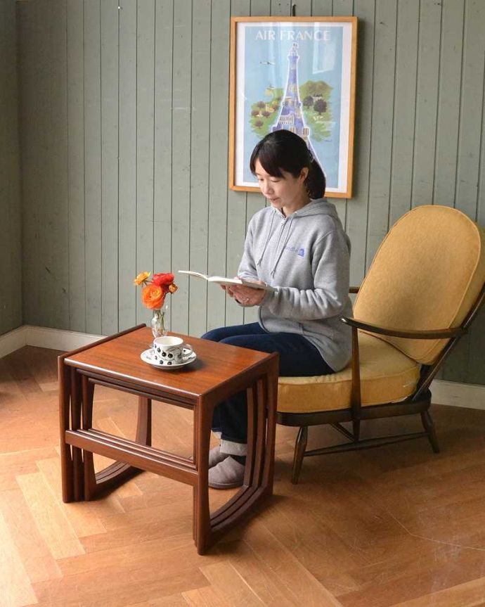アンティークのテーブル　アンティーク家具　アンティークの北欧家具、カッコいいネストテーブル（Gプラン）。3つがお揃いのネストテーブル1つなのにもれなく3つ付いてきちゃうネストテーブル。(z-039-f)