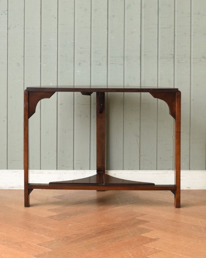 アンティークのテーブル　アンティーク家具　アンティークの英国家具、ハーフムーン型のコンソールテーブル。後ろ姿にも自信があります。(z-062-f)