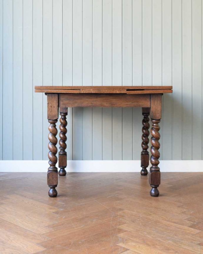 アンティークのテーブル　アンティーク家具　英国輸入のアンティーク家具、ツイストラインが美しいドローリーフテーブル（ダイニングテーブル）。横から見るとこんな感じ真横から見てみるとこんな感じ。(z-081-f)