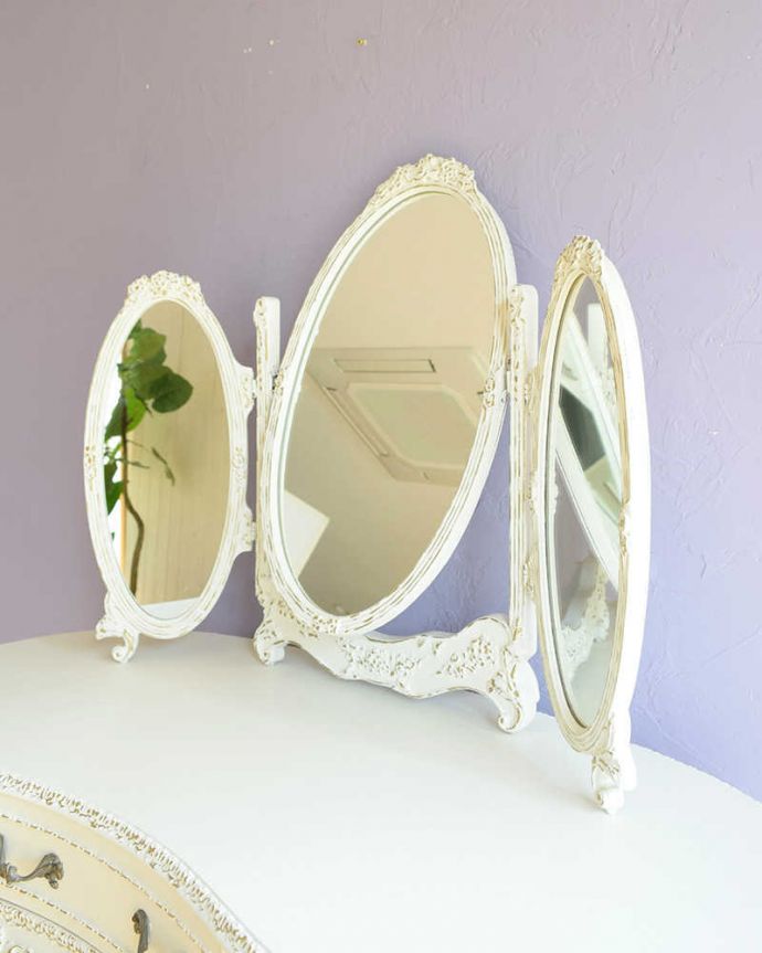 アンティークのドレッサー　アンティーク家具　憧れの可愛いドレッシングテーブル（鏡台）、アンティークのフレンチインテリア。美しく映し出してくれる鏡大きな鏡はお部屋を広く見せる効果も。(z-090-f)
