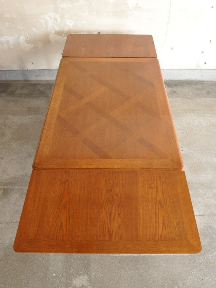 フランスの伸長式テーブルの天板