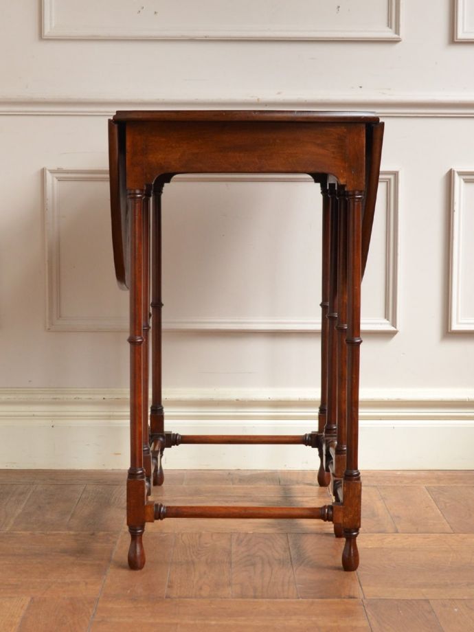 イギリスの折り畳みテーブル、細い足が魅力のアンティークのゲート