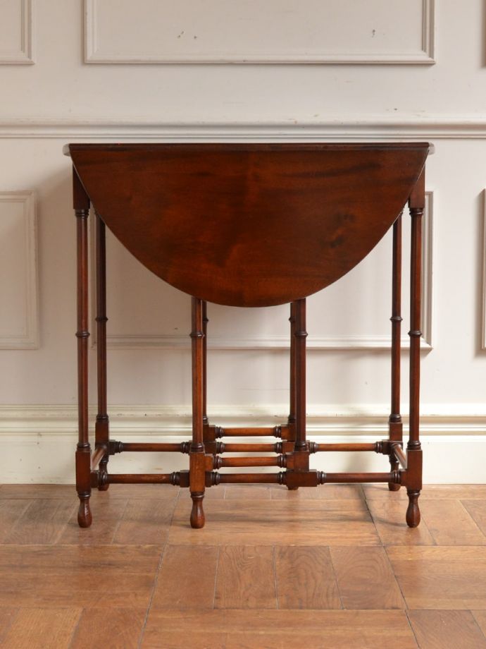 イギリスの折り畳みテーブル、細い足が魅力のアンティークのゲートレッグテーブル