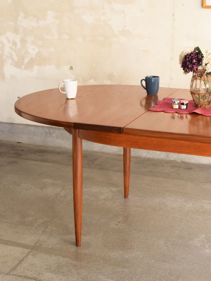 G-planジープランの伸長式テーブル、北欧スタイルのおしゃれな