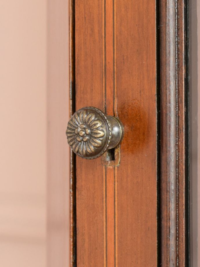 コーナー用キャビネットの取っ手