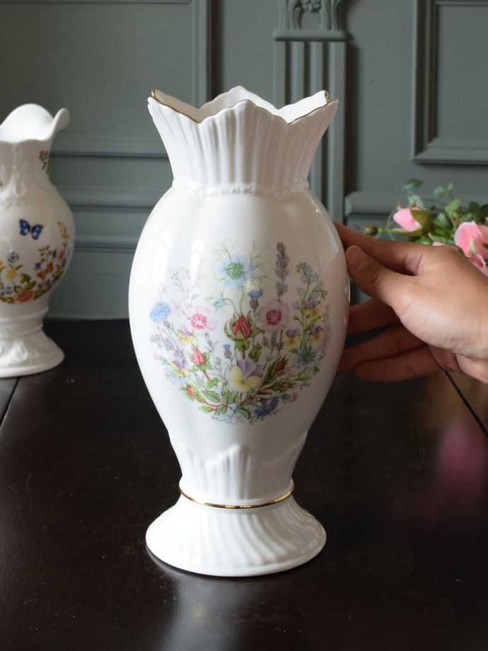 陶磁器のフラワーベース