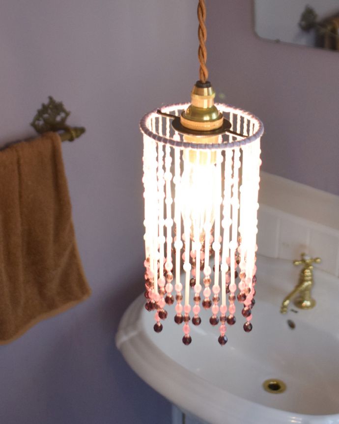 ビーズのシェードがおしゃれなペンダントライト