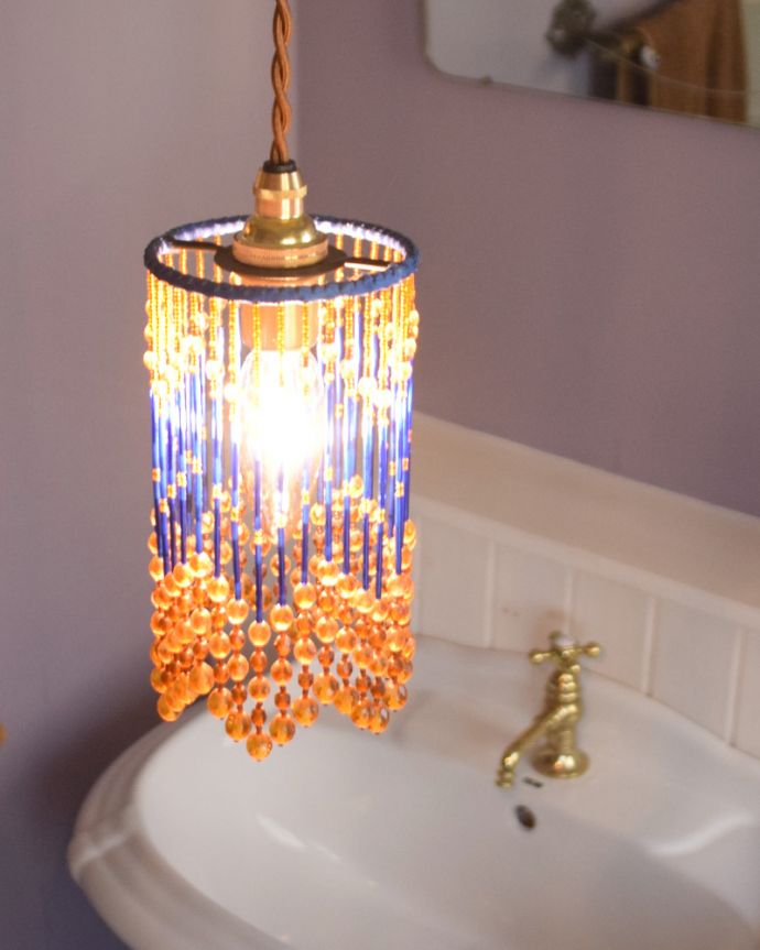 ビーズのシェードがおしゃれなペンダントライト