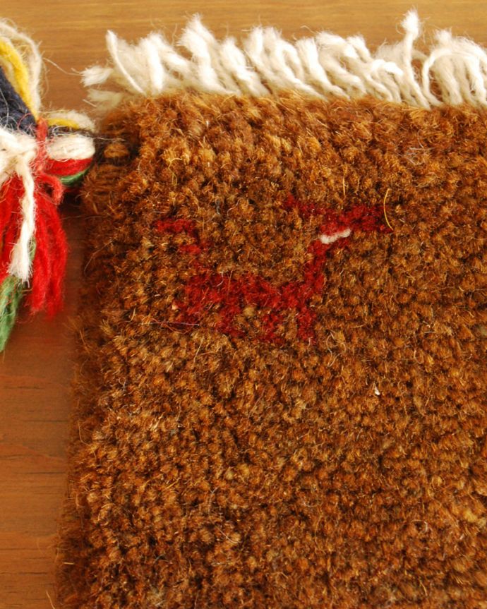 アンティーク 布製の雑貨　アンティーク雑貨　ギャッベ。こちらは「羊・ヤギ」の模様が編まれています。(b-114)