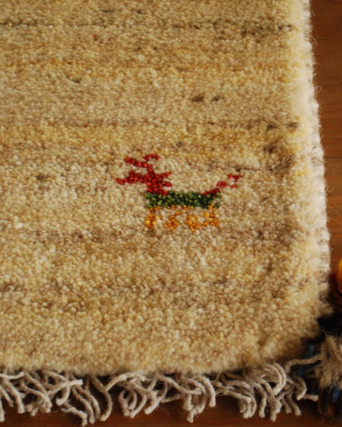 アンティーク 布製の雑貨 アンティーク雑貨 ギャッベ。こちらは「羊・ヤギ」の模様が編まれています。(b-127)