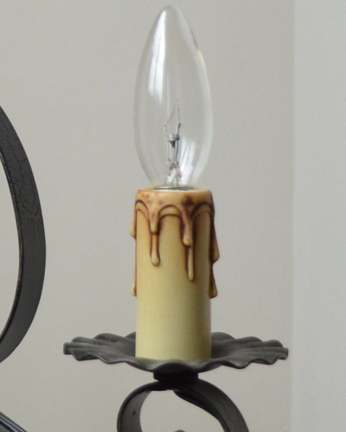 Handleオリジナル　照明・ライティング　Handleオリジナル シャンデリア(コトン・ブラック・E17シャンデリア球3個付き)。アンティークらしいデザインまるで本物のロウソクが垂れているような蝋管のデザインも人気です。(CR-002)