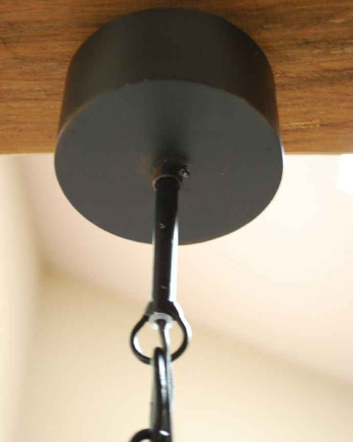 Handleオリジナル　照明・ライティング　Handleオリジナル シャンデリア(コトン・ブラック・E17シャンデリア球3個付き)。取り付け部分も美しい･･･天井との接続部分には、高級感あふれるカバーを。(CR-002)