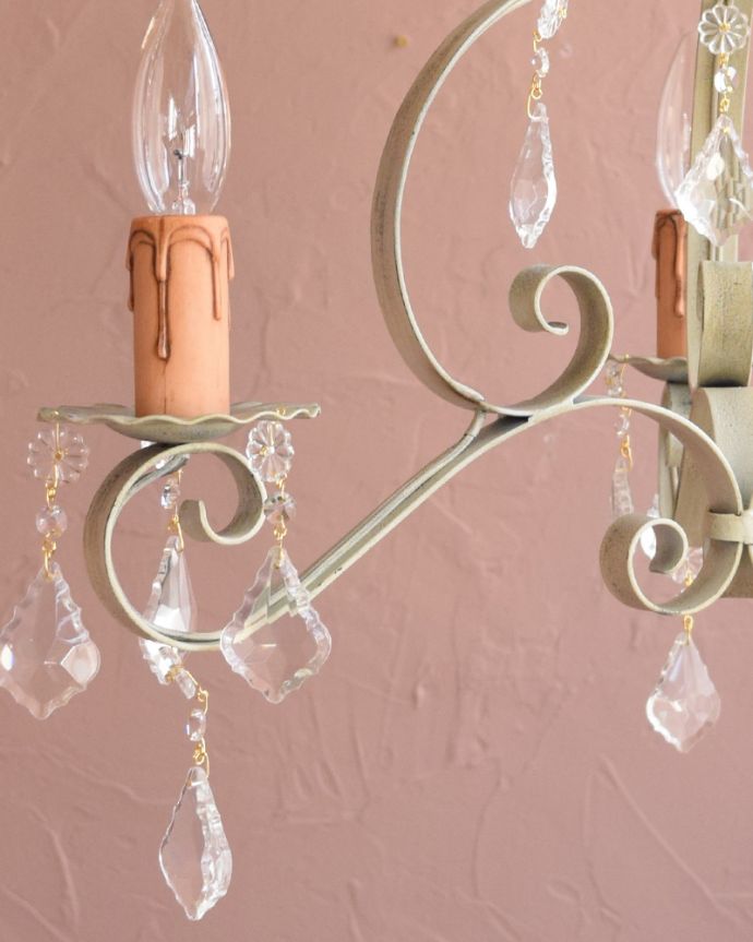 Handleオリジナル 照明・ライティング Handleオリジナル シャンデリア(コトン・ホワイト・E17シャンデリア球3個付き)。しなやかな曲線どんなお部屋でも使いやすいように、アイアンの太いフラットバーを優雅な曲線に曲げた、シンプルな中に素材のよさが際立つデザインです。(CR-003-4)