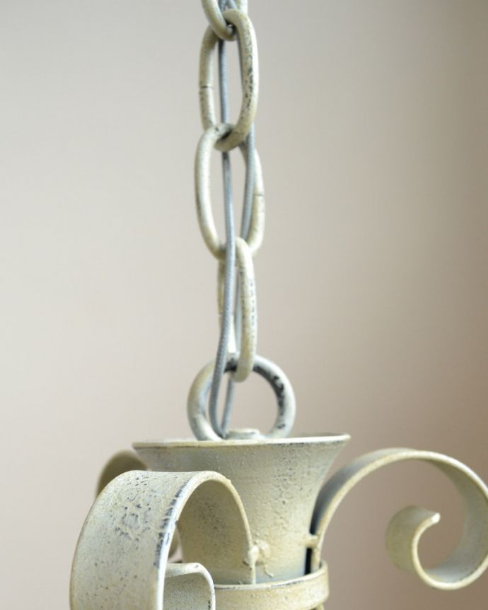 Handleオリジナル　照明・ライティング　Handleオリジナル シャンデリア(コトン・ホワイト・E17シャンデリア球3個付き)。ご希望の長さでお届けしますお客様のお部屋に合わせて、ご希望の長さでお作りしてからお届けします。(CR-003)