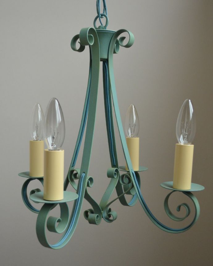 アイアン製シャンデリアの角度を変えて見みる