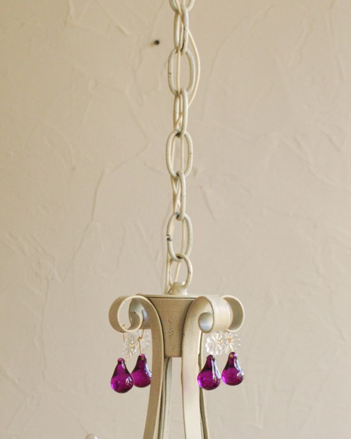 照明・ライティング Handleオリジナル シャンデリア(エッフェル・ホワイト・パープルビーズ・E17シャンデリア球4個付き)。ご希望の長さでお届けしますお客様のご要望にあわせた長さでお作りしてからお届けします。(CR-008-2)