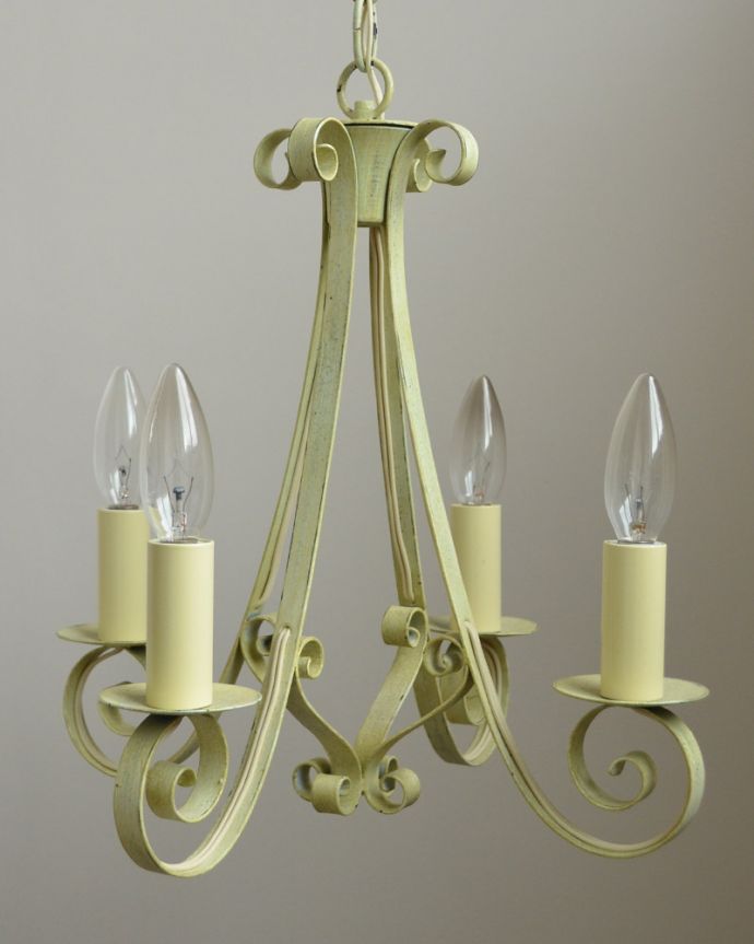 アンティーク風の照明、アイアン製のシャンデリア