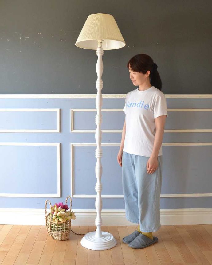 アンティーク風のフロアスタンド